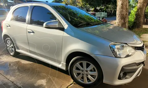 Toyota Etios Hatchback XLS usado (2017) color Gris Plata  precio u$s12.700