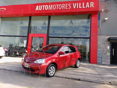 Toyota Etios Hatchback XS usado (2015) color Rojo precio $980.000