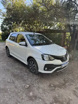 Toyota Etios Hatchback XLS Aut usado (2021) color Blanco precio $23.900.000