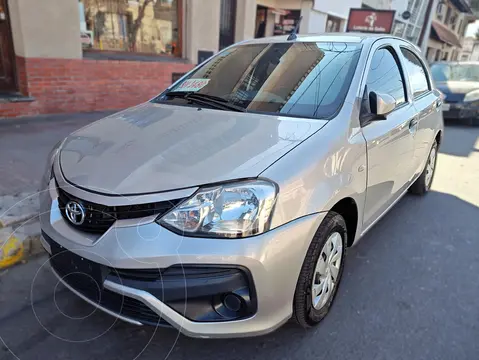 Toyota Etios Hatchback X usado (2018) color Blanco precio $16.200.000