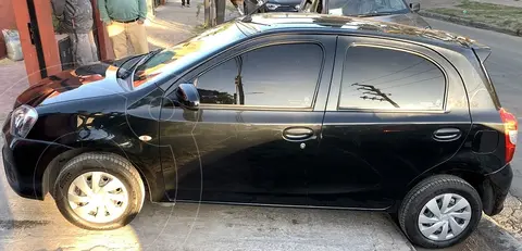 Toyota Etios Hatchback X usado (2022) color Negro precio u$s13.800