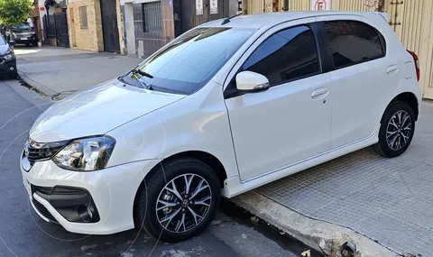 Toyota Etios Hatchback XLS Aut usado (2023) color Blanco Perla precio u$s22.990