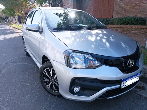 Toyota Etios Hatchback XLS usado (2022) color Gris Plata precio $22.500.000