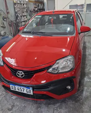 Toyota Etios Hatchback X usado (2019) color Rojo precio $18.800.000