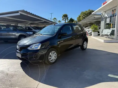 Toyota Etios Sedan X usado (2021) color Negro precio $18.990.000