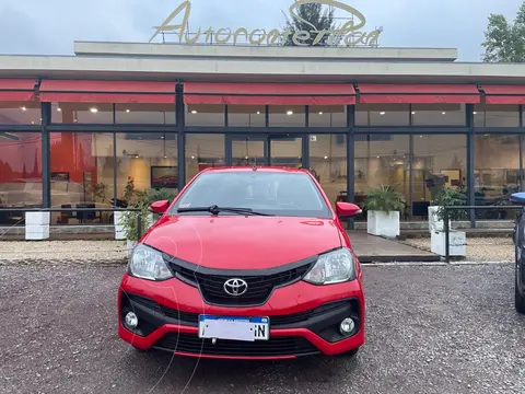 Toyota Etios Sedan XLS Aut usado (2018) color Rojo precio u$s14.000