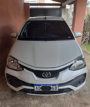 Toyota Etios Sedan X Plus usado (2018) color Blanco Perla precio u$s13.900