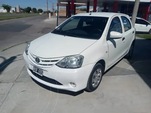 Toyota Etios Sedan X usado (2014) color Blanco precio $8.900.000