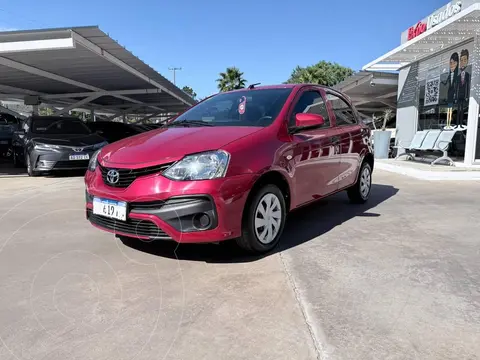 Toyota Etios Sedan X usado (2022) color Rojo precio $24.000.000