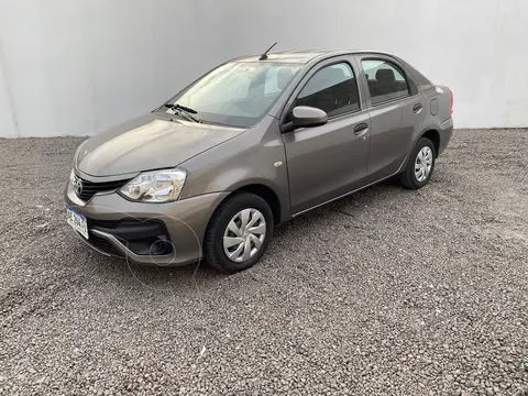 foto Toyota Etios Sedán X usado (2020) color Blanco precio $14.500.000