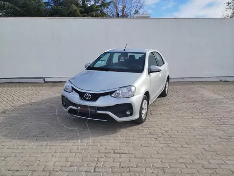 Toyota Etios Sedan XS usado (2018) color Gris precio $17.500.000