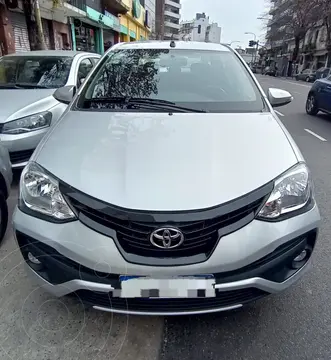 Toyota Etios Sedan XLS usado (2018) color Gris Plata  precio u$s13.400