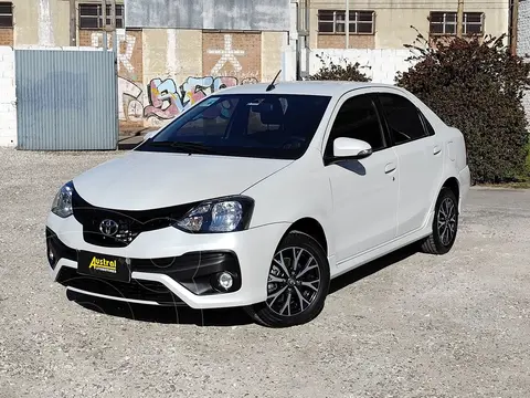 Toyota Etios Sedan XLS usado (2022) color Blanco financiado en cuotas(anticipo $10.000.000)