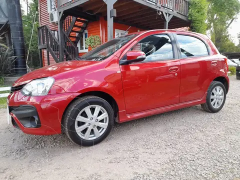 Toyota Etios Sedan XLS usado (2018) color Bordo precio $4.235.000