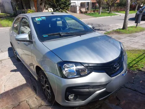 Toyota Etios Sedan XLS Aut usado (2022) color Gris precio $27.300.000
