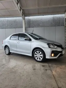 Toyota Etios Sedan XLS Aut usado (2019) color Gris Plata  precio $20.000.000