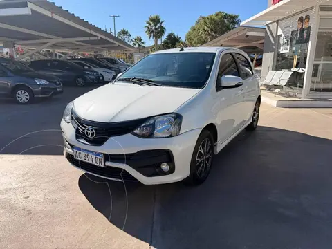 Toyota Etios Sedan XLS Aut usado (2018) color Blanco precio $19.500.000