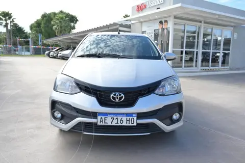 foto Toyota Etios Sedán XLS Aut usado (2021) color Gris precio $21.420.000