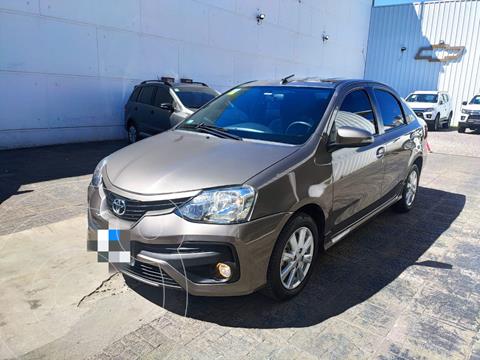 Toyota Etios Sedan XLS Aut 2016/17 usado (2018) color Gris Oscuro precio $1.399.900