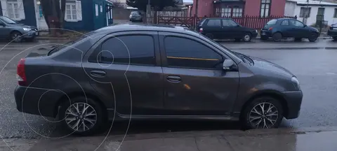 Toyota Etios Sedan XLS Aut usado (2023) color Gris Oscuro precio $26.000.000