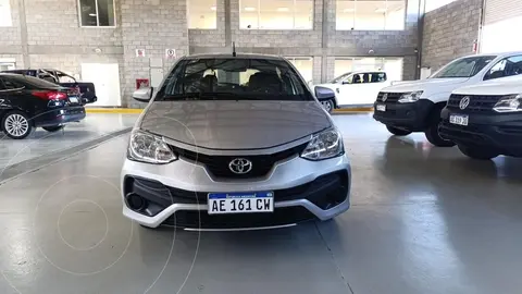 Toyota Etios Sedan X usado (2020) color Plata precio $22.000.000