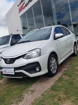 Toyota Etios Sedan XLS usado (2018) color Blanco precio u$s14.000