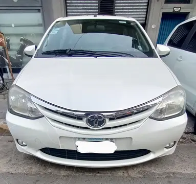 Toyota Etios Sedan XLS 2015/2016 usado (2016) color Blanco precio $7.550.000