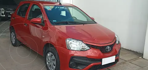 Toyota Etios Sedan X usado (2018) color Rojo precio $4.200.000