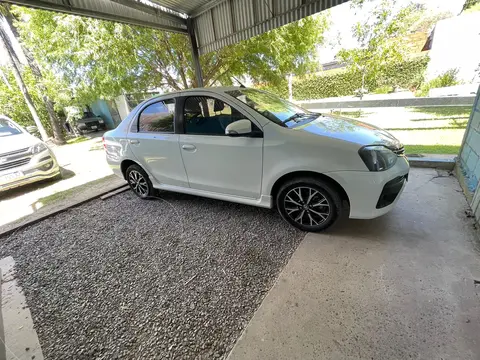 Toyota Etios Sedan XLS Aut usado (2018) color Blanco precio $4.900.000