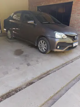 Toyota Etios Sedan XLS usado (2018) color Gris Oscuro precio $18.500.000