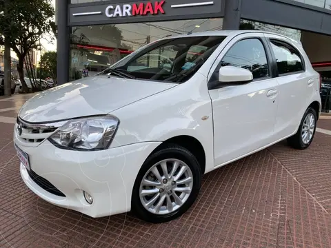 Toyota Etios Sedan XLS usado (2014) color Blanco precio $15.499.990