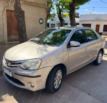 Toyota Etios Sedan XLS 2016/17 usado (2016) color Arena precio $13.500.000