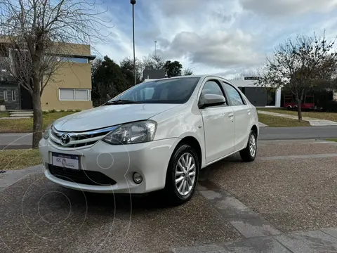 Toyota Etios Sedan XLS usado (2014) color Blanco precio $9.800.000