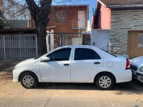 Toyota Etios Sedan X usado (2020) color Blanco precio $3.300.000