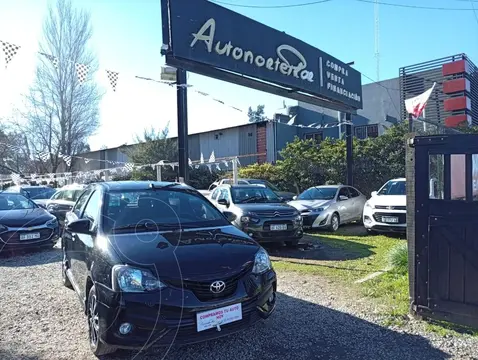 Toyota Etios Sedan XLS usado (2018) color Negro precio $16.500.000