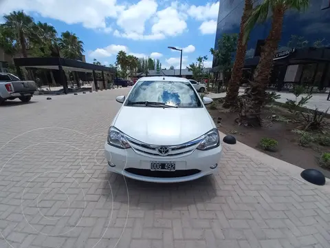 Toyota Etios Sedan XLS usado (2015) color Blanco precio u$s10.000
