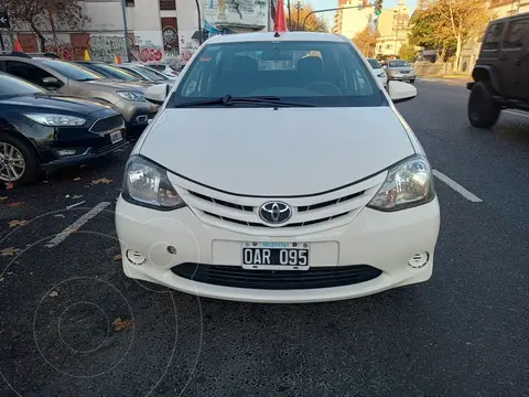 Toyota Etios Sedan XLS usado (2014) color Blanco precio $14.000.000