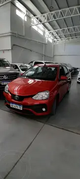 Toyota Etios Sedan XLS usado (2017) color Rojo precio $16.500.000