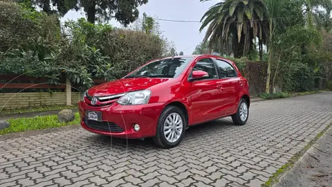 Toyota Etios Sedan XLS 2015/2016 usado (2016) color Rojo precio $15.500.000