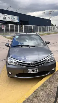 Toyota Etios Sedan XLS usado (2015) color Gris Oscuro precio $3.100.000