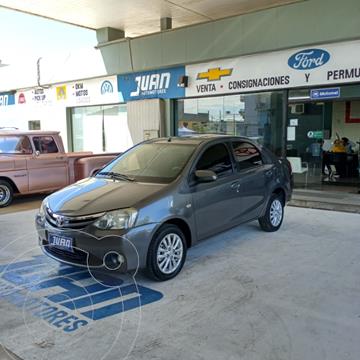 foto Toyota Etios Sedán XLS usado (2014) color Gris Oscuro precio $1.185.000