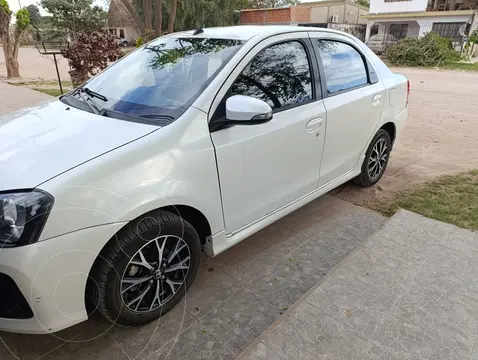 Toyota Etios Sedan XLS usado (2018) color Blanco Perla precio $17.000.000