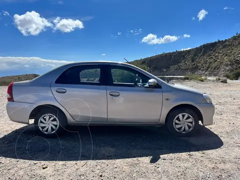 Toyota Etios Sedan XS 2016/17 usado (2016) color Gris Plata  precio $13.500.000
