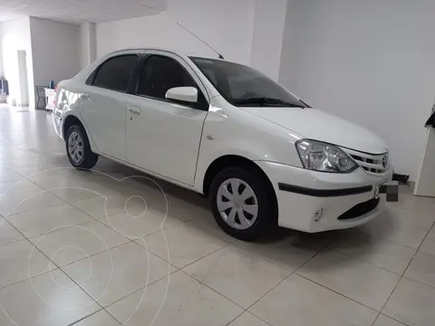 foto Toyota Etios Sedán XS usado (2014) color Blanco precio $4.400.000