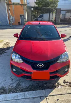 Toyota Etios Sedan XLS Aut usado (2020) color Rojo precio $22.000.000