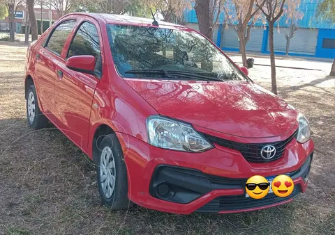 Toyota Etios Sedan X usado (2018) color Rojo precio $18.850.000