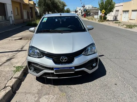 Toyota Etios Sedan Platinum usado (2018) color Gris Plata  precio u$s19.000