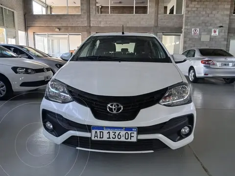 Toyota Etios Sedan XLS usado (2018) color Blanco precio $17.000.000