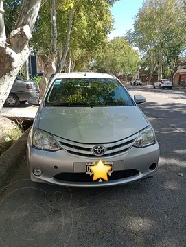 Toyota Etios Sedan X usado (2015) color Gris precio $10.500.000