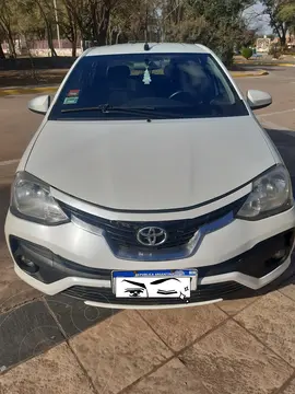 Toyota Etios Sedan XS usado (2018) color Blanco Perla precio $5.100.000
